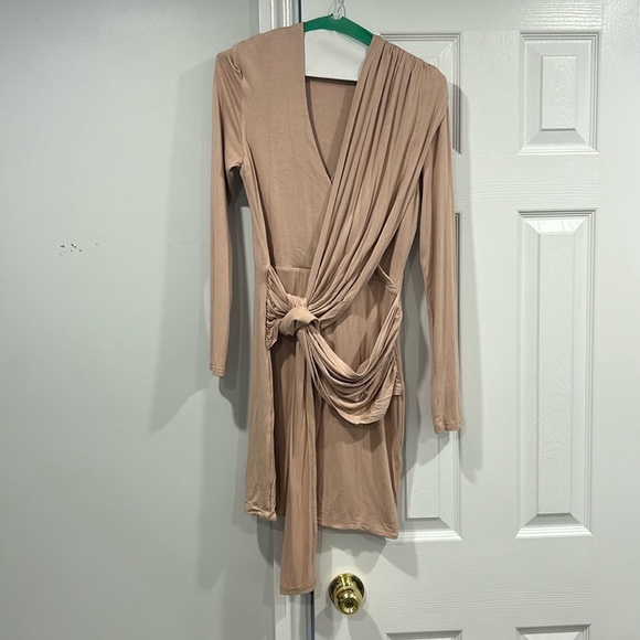 Long sleeve pink dress with front twist - Picture 1 of 1